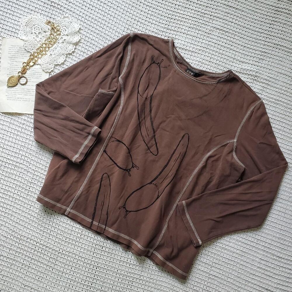 Vintage brown contrast stitch top with slugs painted onn it